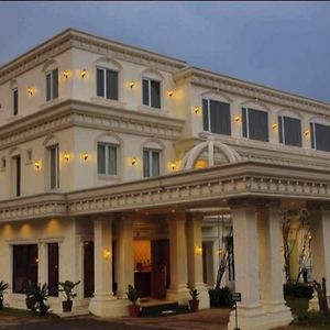 Rizen Premiere Hotel